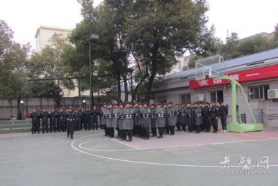 赤壁公安局打造过硬的维稳队伍开展反恐实战训练
