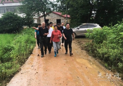 汪凡非来赤检查防汛指导救灾