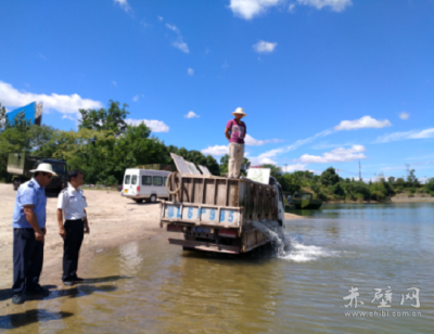 陆水湖启动增殖放流 放流鱼苗3500万尾