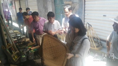 黄石赤壁两地文艺工作者在赤采风交流