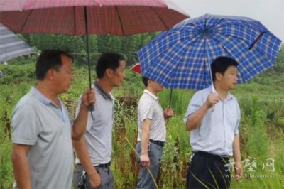 赤壁民政组织党员干部深入灾区查灾救灾