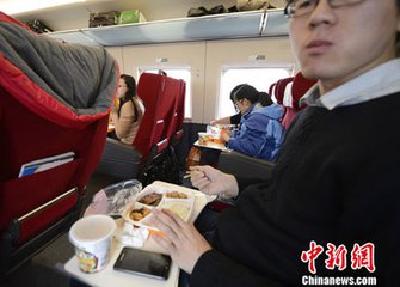 坐高铁动车能点外卖了!武汉等27个高铁站将推网上订餐服务