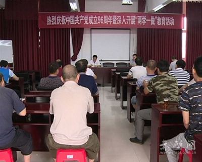 《“两学一做”榜样在身边》甘多平：“荆楚工匠”的执着与追求