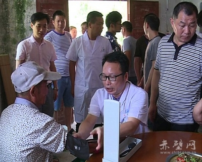 赤壁市人民医院将医疗服务送到防汛一线