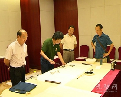 省政协组织书画艺术家来赤采风