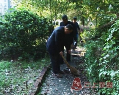 赤壁市开展“万人洁城”活动