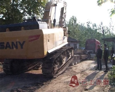 赤壁：联合执法打击非法盗采矿石资源