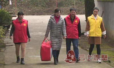 赤壁市红十字会秘书长邓敏：执一念 干十年
