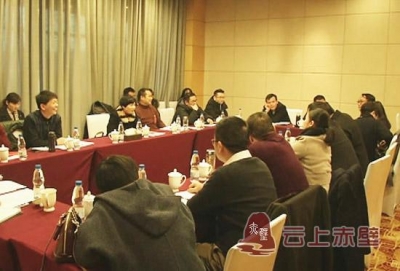 聚焦咸宁“两会”：赤壁政协委员讨论咸宁市法检“两院”工作报告