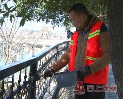 图文：防腐涂装桥梁围栏 美化城市环境