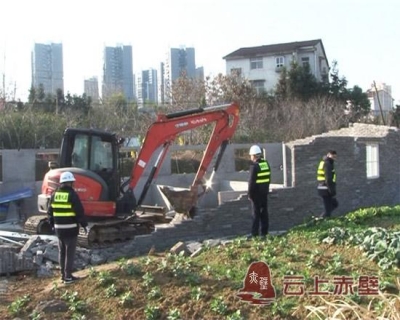 重拳出击！顶风违法抢建房屋必拆！