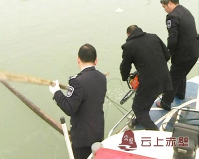 赤壁渔政开展打击非法捕捞“迎春行动”