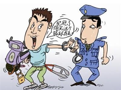 赤壁警方打掉一撬盗门店和盗窃摩托车团伙