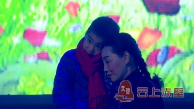 原创朗诵剧《妈妈在你身边》展示无私母爱 感受留守心酸