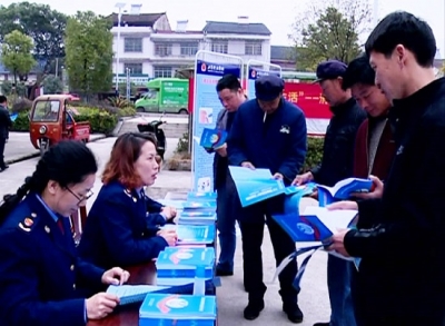 市工商局开展3•15消费维权宣传活动