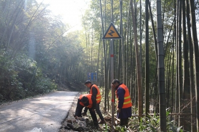 赤壁公路加强皂雪线安保工程建设