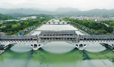 十年回望 涅槃重生 ——四川汶川地震灾区十年重建见闻录 