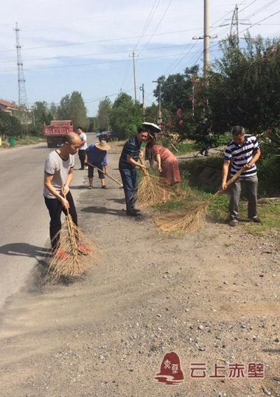 市编办驻村工作组助推美丽乡村建设