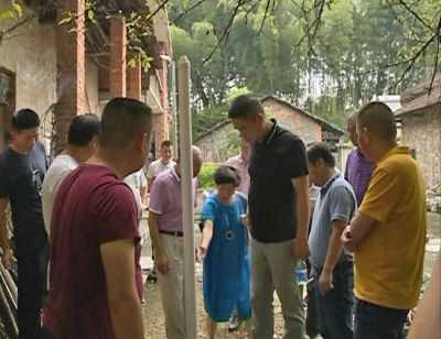 市卫计局督导农村“厕所革命”