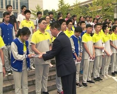 龚呈伟：捐资助学传佳话 爱心照亮学子路