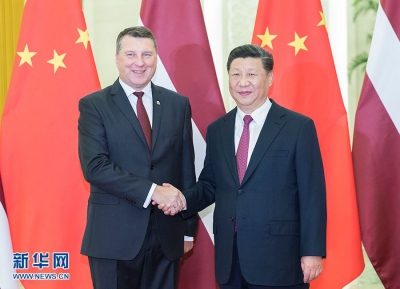 习近平会见塞尔维亚总统