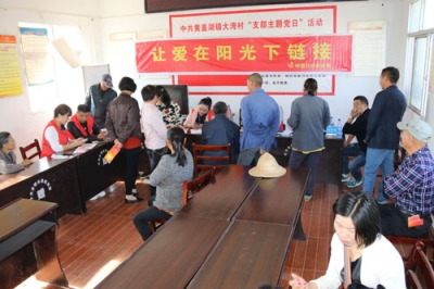 赤壁加快推进中国社会扶贫网推广应用步伐  9879户贫困户人手一部智能手机