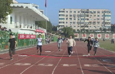 赤壁市职教（集团）学校举办秋季运动会
