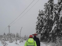 风雪中，他们的背影温暖了谁？