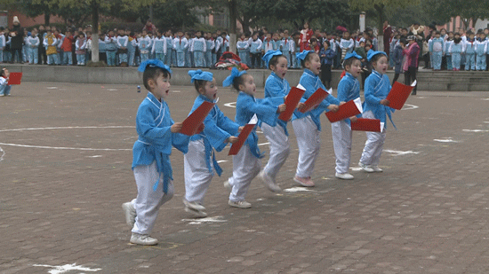 下课了孩子玩啥呦 二实小“大课间”玩出新花样