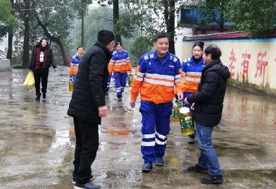 中伙铺镇福利院来了这么一群人！暖了寒冬 热了心窝