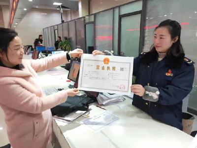 赤壁颁发首份新版工商营业执照，调整三项内容
