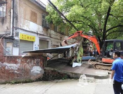 拆除违章搭建铁棚48间 赤壁这些违章建筑被盯上