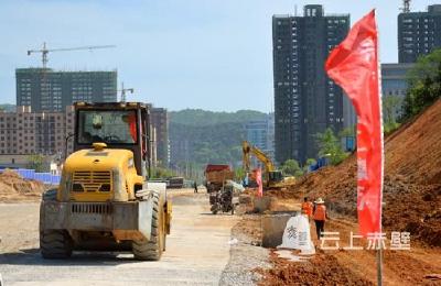 赤壁：东风路延长段施工进展顺利