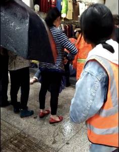 刚刚，赤壁金三角一男子突发疾病倒地，众人接力施救