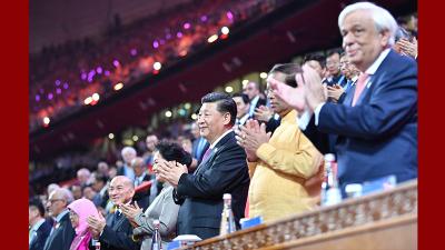 习近平和彭丽媛同出席亚洲文明对话大会的外方领导人夫妇共同出席亚洲文化嘉年华活动