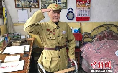 习近平对张富清同志先进事迹作出重要指示强调 积极弘扬奉献精神 凝聚起万众一心奋斗新时代的强大力量