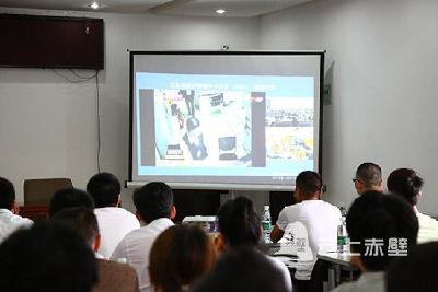 赤壁32家公众娱乐场所微型消防站队员接受消防业务技能培训