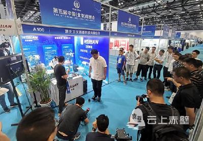 四个纸杯承重近1.5吨 赤壁“黑马”亮相军博会