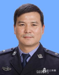 赤壁市公安局赤马港派出所　所长  李群阶 