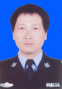 赤壁市公安局交警大队公路巡警中队　中队长 陈亚刚　