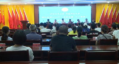 金秋助学活动走进赤壁 45名学子领取助学金