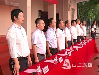 龚呈伟：爱心照亮学子路 十年助学成佳话
