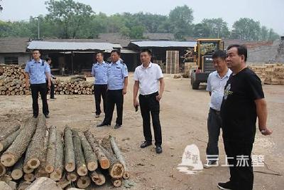 赤壁扎实开展“昆仑5号”行动 整治木材市场
