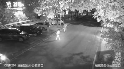 【抖音】飞车抢走十万余元...