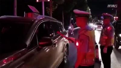 【抖音】赤壁首次“警媒”联动，现场直播交通执法