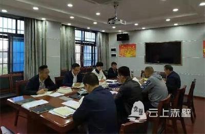 市纪委监委开展理论中心组学习