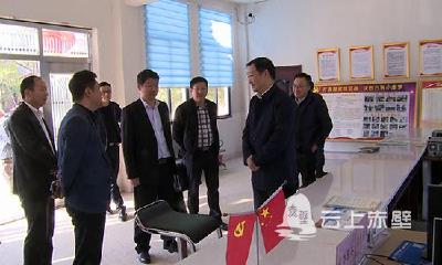 董方平深入多个乡镇督导调研精准扶贫工作