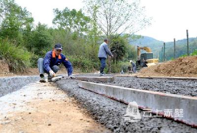 赤壁：灌溉沟渠改造 解民难暖民心