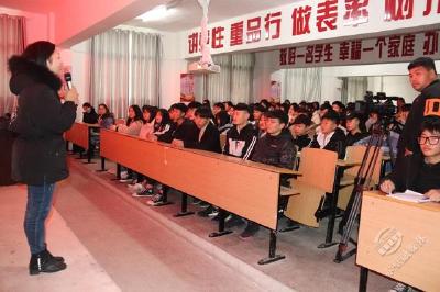 赤壁：“青年讲师团”走进学校