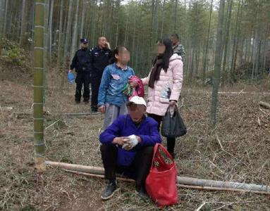咸安七旬老人走失  赤壁警方暖心救助